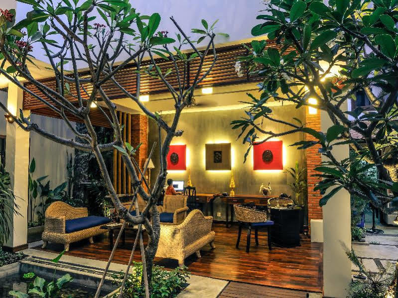 Frangipani Fine Arts Hotel Phnom Penh Exterior foto